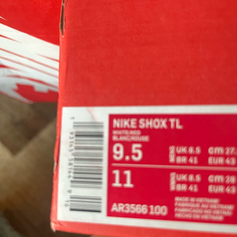 New Nike Men’s Gold/Yellow Shox Running Shoe size 9.5. Beautiful! - Picture 5 of 7
